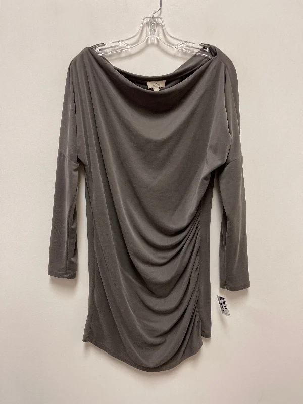 Dress Casual Short By Elan In Grey, Size: M